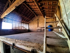 Ancienne ferme de 1796 sur 3,7 Hectares, dépendances, vue sur les Pyrénées.