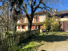 MARCIAC et PLAISANCE proches, VUE PYRENEES depuis cette BELLE MAISON DE FAMILLE 215m2, grandes dépendances , sur 1750m2 de jardin, dans village patrimonial.