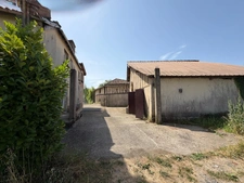 PLAISANCE (32) proche: propriete rurale composée d'une maison 200m2 restaurée, une maison à renover 100m2, deux petites maison colombages, hangar simple , terrain 6500 m2 sans voisin 