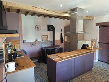 🏡 ANCIENNE LONGÈRE DE CARACTÈRE – 3 CHAMBRES DONT 1 SUITE PARENTALE INDÉPENDANTE, MEZZANINE, APPARTEMENT, MOBIL-HOME ET ATELIER – FORT POTENTIEL LOCATIF !