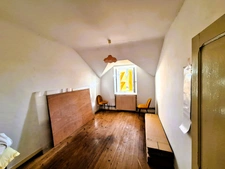 Ancienne ferme de 1796 sur 3,7 Hectares, dépendances, vue sur les Pyrénées.