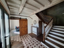 🏡 ANCIENNE LONGÈRE DE CARACTÈRE – 3 CHAMBRES DONT 1 SUITE PARENTALE INDÉPENDANTE, MEZZANINE, APPARTEMENT, MOBIL-HOME ET ATELIER – FORT POTENTIEL LOCATIF !