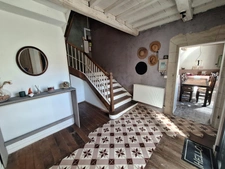 🏡 ANCIENNE LONGÈRE DE CARACTÈRE – 3 CHAMBRES DONT 1 SUITE PARENTALE INDÉPENDANTE, MEZZANINE, APPARTEMENT, MOBIL-HOME ET ATELIER – FORT POTENTIEL LOCATIF !