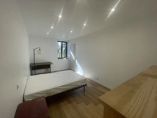 MAUBOURGUET (65) nearby: OLD FARMHOUSE on 3200m2 enclosed AND 1 apartment, mobile home, garage. Double glazing, recent shower rooms.