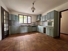 PLAISANCE du Gers(32) : ELEGANTE MAISON D'ARCHITECTE 185m2, sans travaux, 6.900m2 de terrain arboré, grande piece de vie, 4  chambres, cheminée, une valeur süre....
