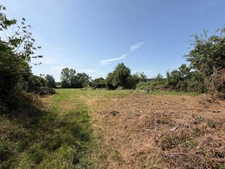 PLAISANCE (32) proche: propriete rurale composée d'une maison 200m2 restaurée, une maison à renover 100m2, deux petites maison colombages, hangar simple , terrain 6500 m2 sans voisin 