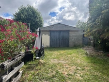 MAUBOURGUET (65) nearby: OLD FARMHOUSE on 3200m2 enclosed AND 1 apartment, mobile home, garage. Double glazing, recent shower rooms.