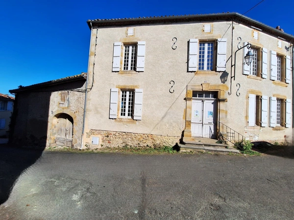 Bâtisse de caractère 247 m² – Riscle centre