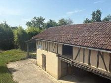 PLAISANCE (32) proche: propriete rurale composée d'une maison 200m2 restaurée, une maison à renover 100m2, deux petites maison colombages, hangar simple , terrain 6500 m2 sans voisin 