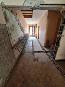 🏡  À VENDRE – Maison de ville 213 m² avec 4 appartements à finir de rénover – RISCLÉ (Gers 32)