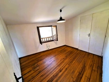 🏡 À VENDRE – Maison ancienne de 76 m² avec 2 chambres, sous-sol et cour à Vergoignan