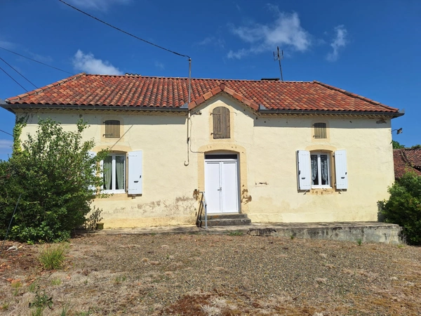 🏡 Authentique ferme en pierre de 1850  Charme, volumes et fort potentiel ! 4 pièces VIELLA (32)
