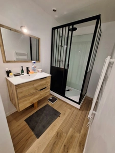 🏡 ANCIENNE LONGÈRE DE CARACTÈRE – 3 CHAMBRES DONT 1 SUITE PARENTALE INDÉPENDANTE, MEZZANINE, APPARTEMENT, MOBIL-HOME ET ATELIER – FORT POTENTIEL LOCATIF !