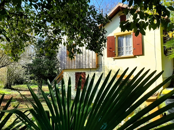 🏡 RISCLE – Centre-ville : Maison T4 avec garage 🚗 et superbe terrain arboré de 1 350 m² 🌳
