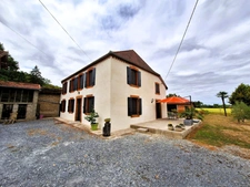 Charmante maison Gasconne 145m² Habitable avec 185m² de dépendances sur 1300m² de terrain