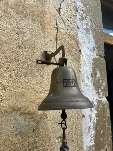 MAUBOURGUET (65) nearby: OLD FARMHOUSE on 3200m2 enclosed AND 1 apartment, mobile home, garage. Double glazing, recent shower rooms.