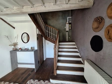 🏡 ANCIENNE LONGÈRE DE CARACTÈRE – 3 CHAMBRES DONT 1 SUITE PARENTALE INDÉPENDANTE, MEZZANINE, APPARTEMENT, MOBIL-HOME ET ATELIER – FORT POTENTIEL LOCATIF !