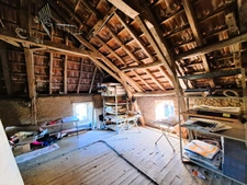 Ancienne ferme de 1796 sur 3,7 Hectares, dépendances, vue sur les Pyrénées.