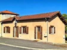 🏡 À VENDRE – Maison ancienne de 76 m² avec 2 chambres, sous-sol et cour à Vergoignan