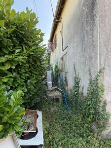 PLAISANCE (32) proche: propriete rurale composée d'une maison 200m2 restaurée, une maison à renover 100m2, deux petites maison colombages, hangar simple , terrain 6500 m2 sans voisin 