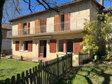 MARCIAC et PLAISANCE proches, VUE PYRENEES depuis cette BELLE MAISON DE FAMILLE 215m2, grandes dépendances , sur 1750m2 de jardin, dans village patrimonial.