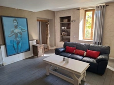 🏡 ANCIENNE LONGÈRE DE CARACTÈRE – 3 CHAMBRES DONT 1 SUITE PARENTALE INDÉPENDANTE, MEZZANINE, APPARTEMENT, MOBIL-HOME ET ATELIER – FORT POTENTIEL LOCATIF !