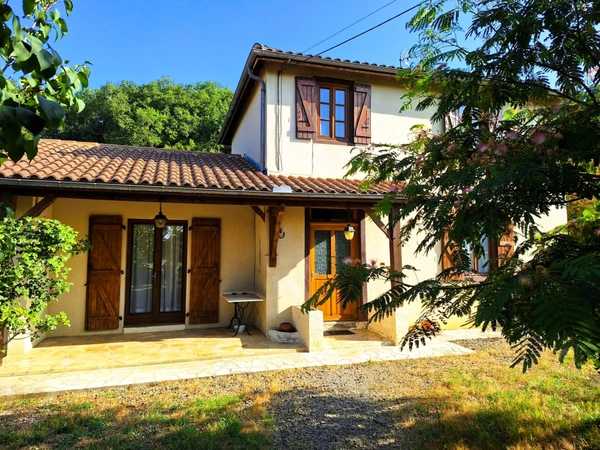 Charmante Maison de 98 m² – Terrain 1 500 m² – Garage 48 m² – 139 900 €