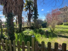 MARCIAC et PLAISANCE proches, VUE PYRENEES depuis cette BELLE MAISON DE FAMILLE 215m2, grandes dépendances , sur 1750m2 de jardin, dans village patrimonial.