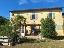 🏡 ANCIENNE LONGÈRE DE CARACTÈRE – 3 CHAMBRES DONT 1 SUITE PARENTALE INDÉPENDANTE, MEZZANINE, APPARTEMENT, MOBIL-HOME ET ATELIER – FORT POTENTIEL LOCATIF !