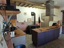 🏡 ANCIENNE LONGÈRE DE CARACTÈRE – 3 CHAMBRES DONT 1 SUITE PARENTALE INDÉPENDANTE, MEZZANINE, APPARTEMENT, MOBIL-HOME ET ATELIER – FORT POTENTIEL LOCATIF !
