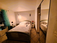 Maison familiale rénovée de 121 m² habitables + espaces complémentaires  Terrain clos de 1 417 m²