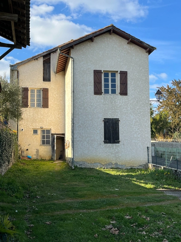 BEAUMARCHES MAISON de 1720 en pierres, 3 chambres, dans son jus, avec grange  et jardin 680m2, école et commerces de proximité, pres de MARCIAC (32)assainissement collectif