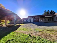 Ancienne ferme de 1796 sur 3,7 Hectares, dépendances, vue sur les Pyrénées.