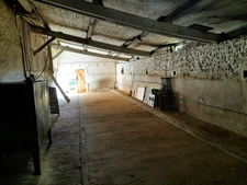 Ancienne ferme de 1796 sur 3,7 Hectares, dépendances, vue sur les Pyrénées.