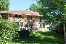 Environnement particulièrement calme avec une magnifique vue dégagée à CURCIAT DONGALON – 181 m² habitables sur 6970 m² de terrain.