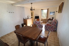 Jolie maison en pierre de taille au cœur de Saint-Julien sur Reyssouze