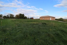 Proche PONT DE VAUX - Joli terrain de 1103 m² en partie viabilisé - Environnement très calme