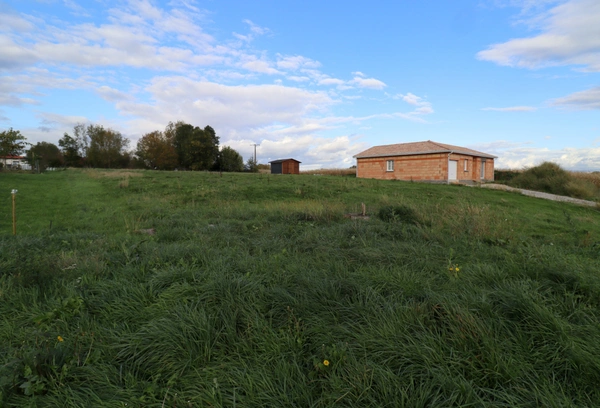 Proche PONT DE VAUX - Joli terrain de 1103 m² en partie viabilisé - Environnement très calme