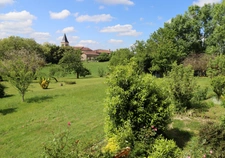 Jolie villa de 117 m² à fort potentiel avec un beau terrain arboré à CURCIAT DONGALON (01)