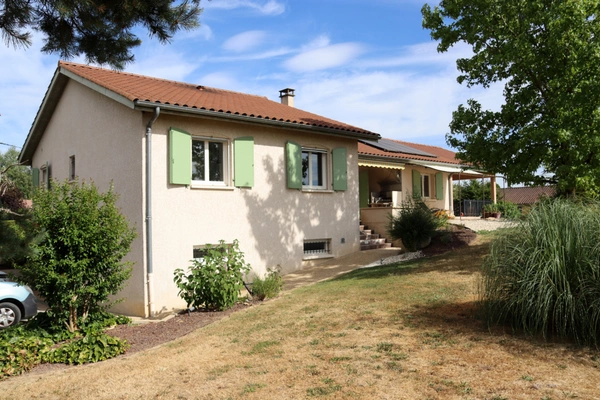SAINT-BÉNIGNE – Villa d'exception avec piscine, vue sur les Monts du Mâconnais et terrain de 4 608 m²
