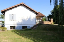 SAINT-BÉNIGNE – Beautiful villa of 155 m² – View of the Mâconnais mountains – Enclosed plot of 1837 m²
