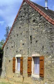 Belle ferme en pierre de taille avec beaucoup de cachet à L'ABERGEMENT DE CUISERY (71)