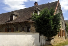 Belle ferme en pierre de taille avec beaucoup de cachet à L'ABERGEMENT DE CUISERY (71)