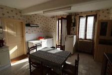 Jolie maison en pierre de taille au cœur de Saint-Julien sur Reyssouze