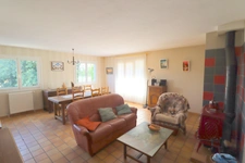 SAINT-BÉNIGNE – Beautiful villa of 155 m² – View of the Mâconnais mountains – Enclosed plot of 1837 m²