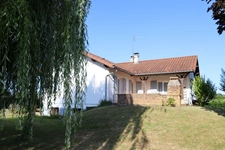 SAINT-BÉNIGNE – Beautiful villa of 155 m² – View of the Mâconnais mountains – Enclosed plot of 1837 m²