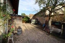 Near Cuisery (71) Renovated stone village house with outbuildings