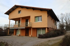 Attractive 117 m² villa with great potential and a beautiful wooded plot in CURCIAT DONGALON (01)