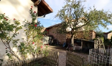 Near Cuisery (71) Renovated stone village house with outbuildings