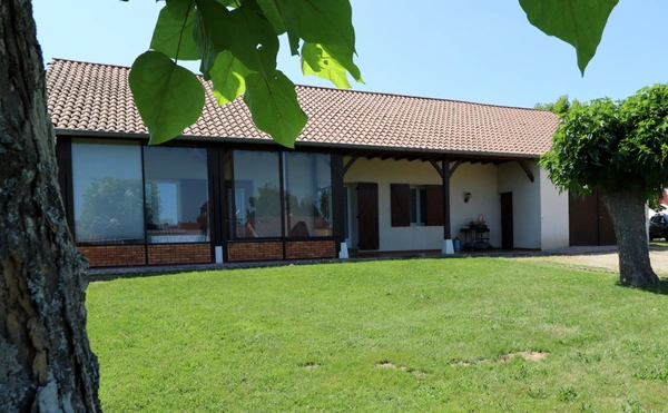 ROMENAY, joli villa avec véranda sur 3800 m² de terrain